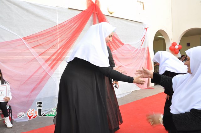  فيديو: مدرسة جنة ابن رشد تكرم امهات المعلمين في امسية ابداعية لطلابها بمشاركة الاباء والامهات ..